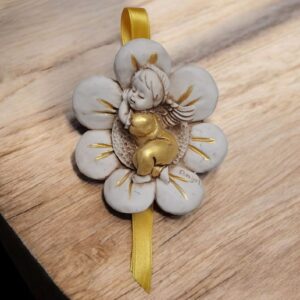 Angelo che dorme su fiore