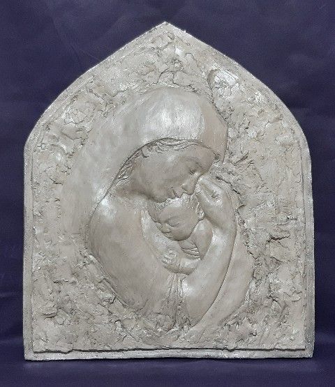 Bassorilievo in gesso Madonna della protezione